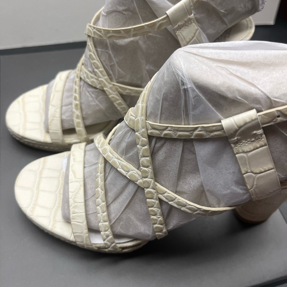 Vince Camuto - Size 6.5 - Brand new in box - Picture 8 of 14